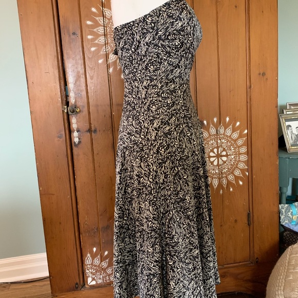 Pure silk Banana Republic strapless midi dress. - Picture 2 of 7